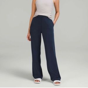 Lululemon Navy  softstream high rise pants. Sz 16.